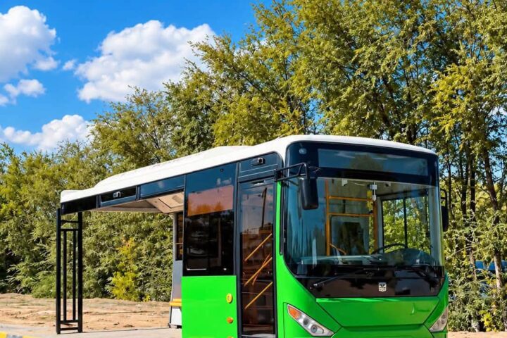 В Туркестане из списанного автобуса сделали остановку