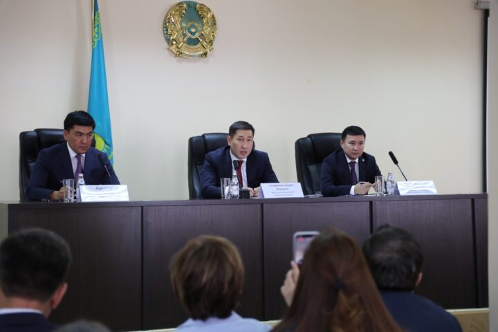 Вице-министр финансов встретился с жителями Шымкента