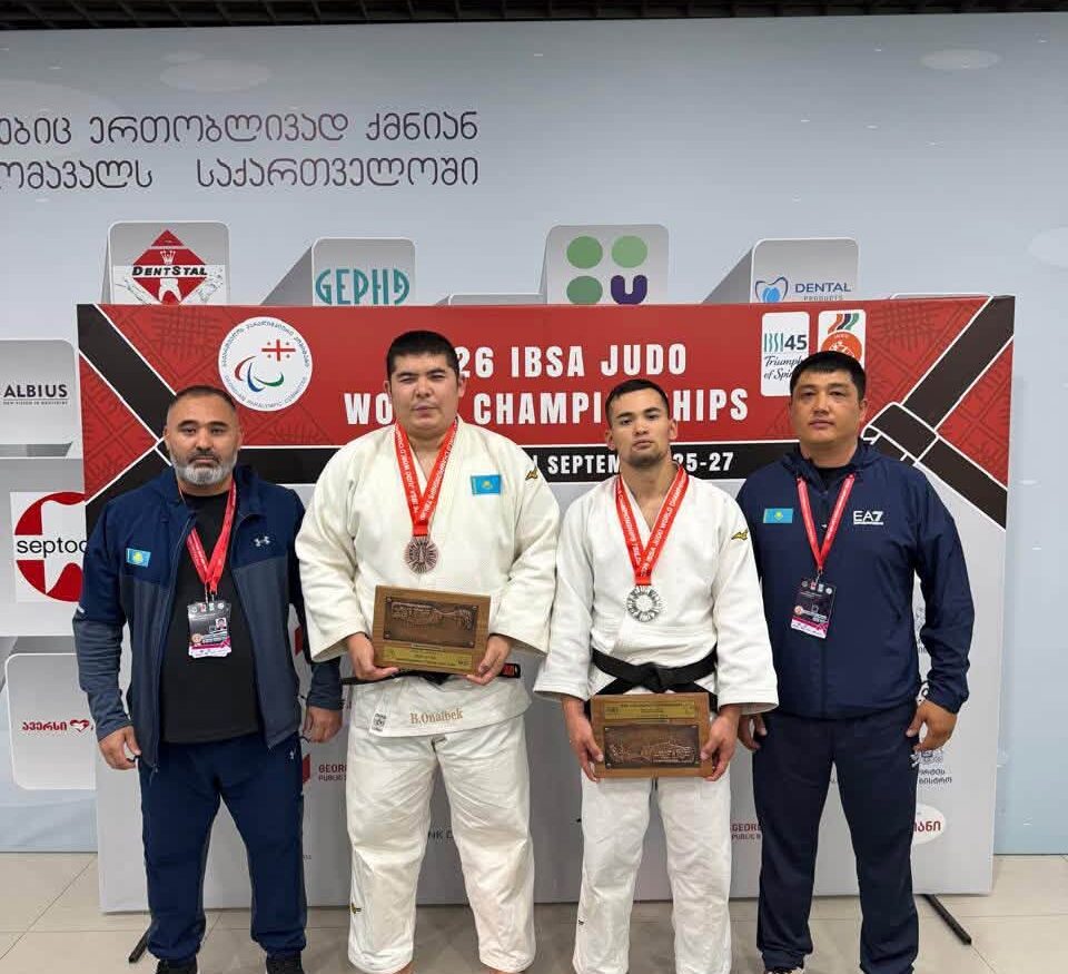Пара дзюдоисты Туркестанской области с медалями чемпионата мира в Тбилиси